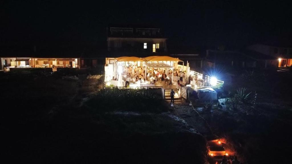 Hotel Maluentu Putzu Idu Buitenkant foto