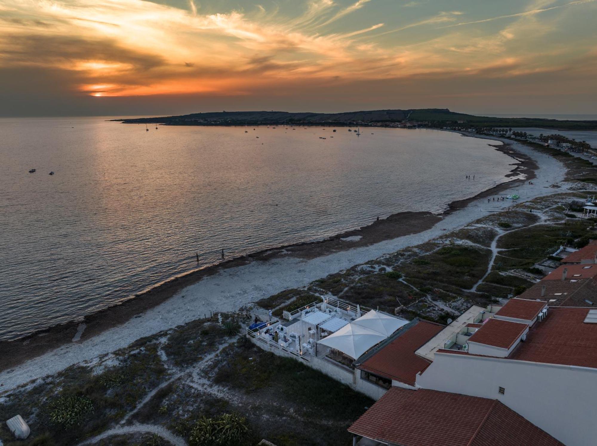 Hotel Maluentu Putzu Idu Buitenkant foto