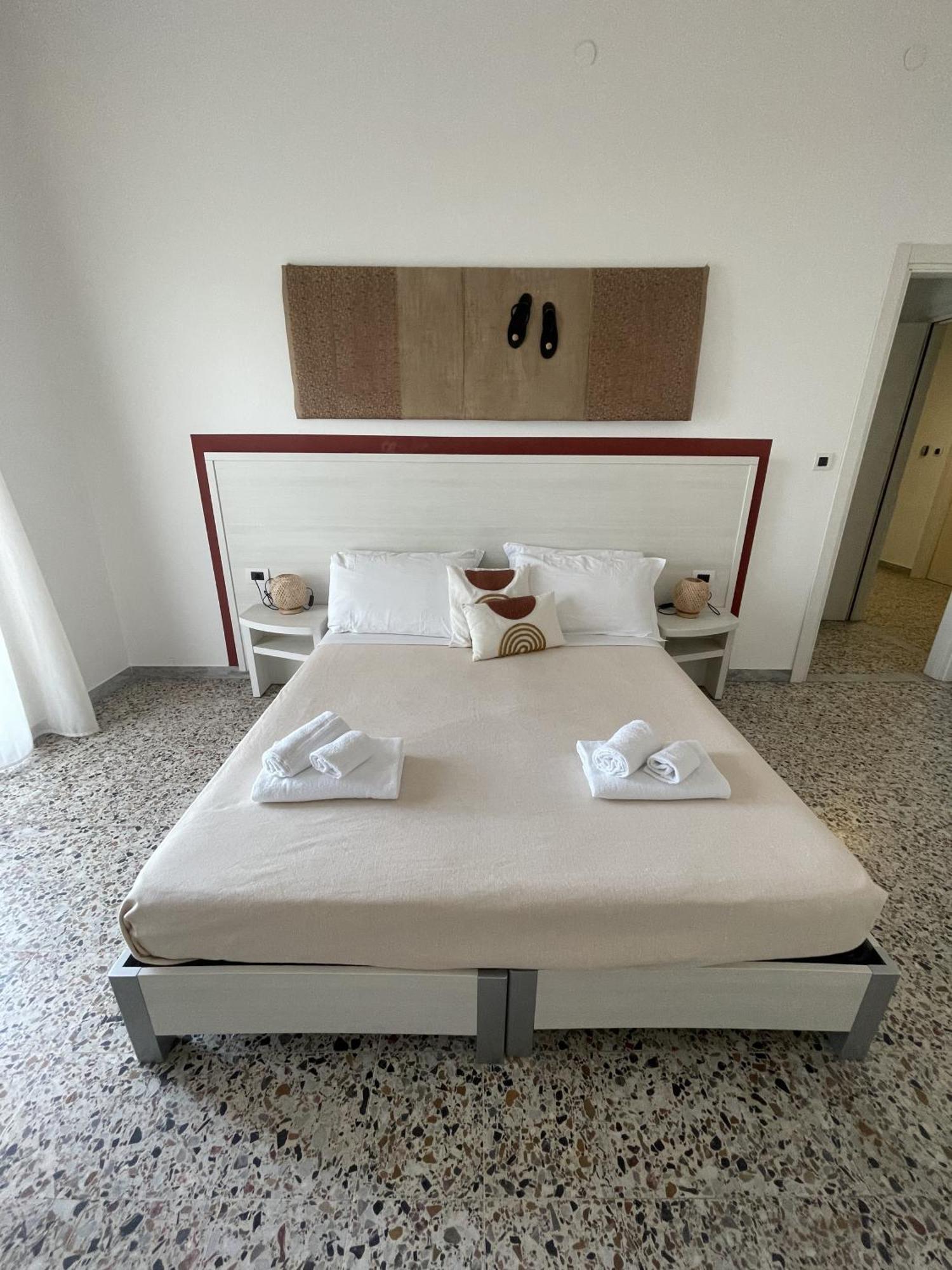 Hotel Maluentu Putzu Idu Buitenkant foto