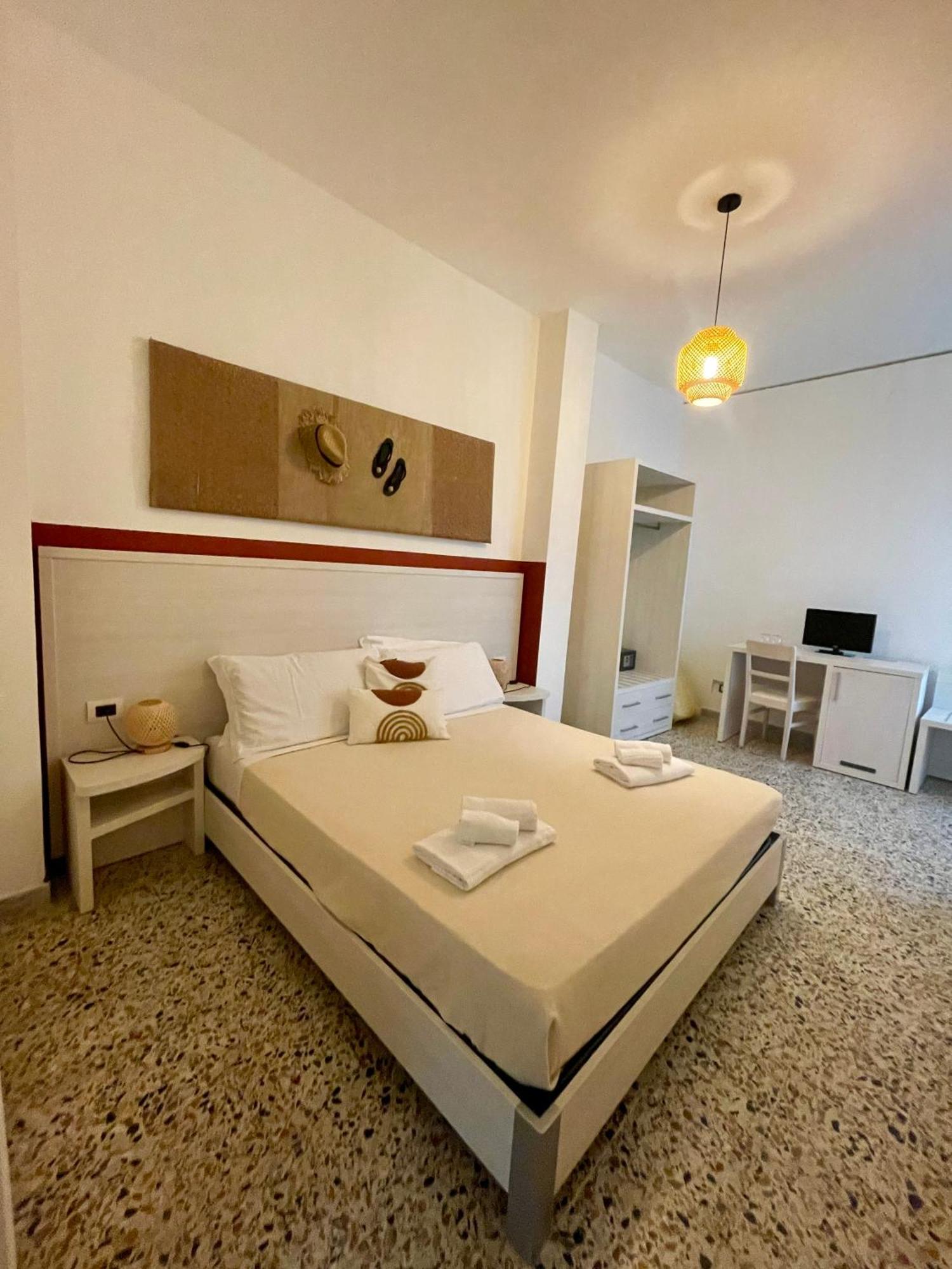 Hotel Maluentu Putzu Idu Buitenkant foto