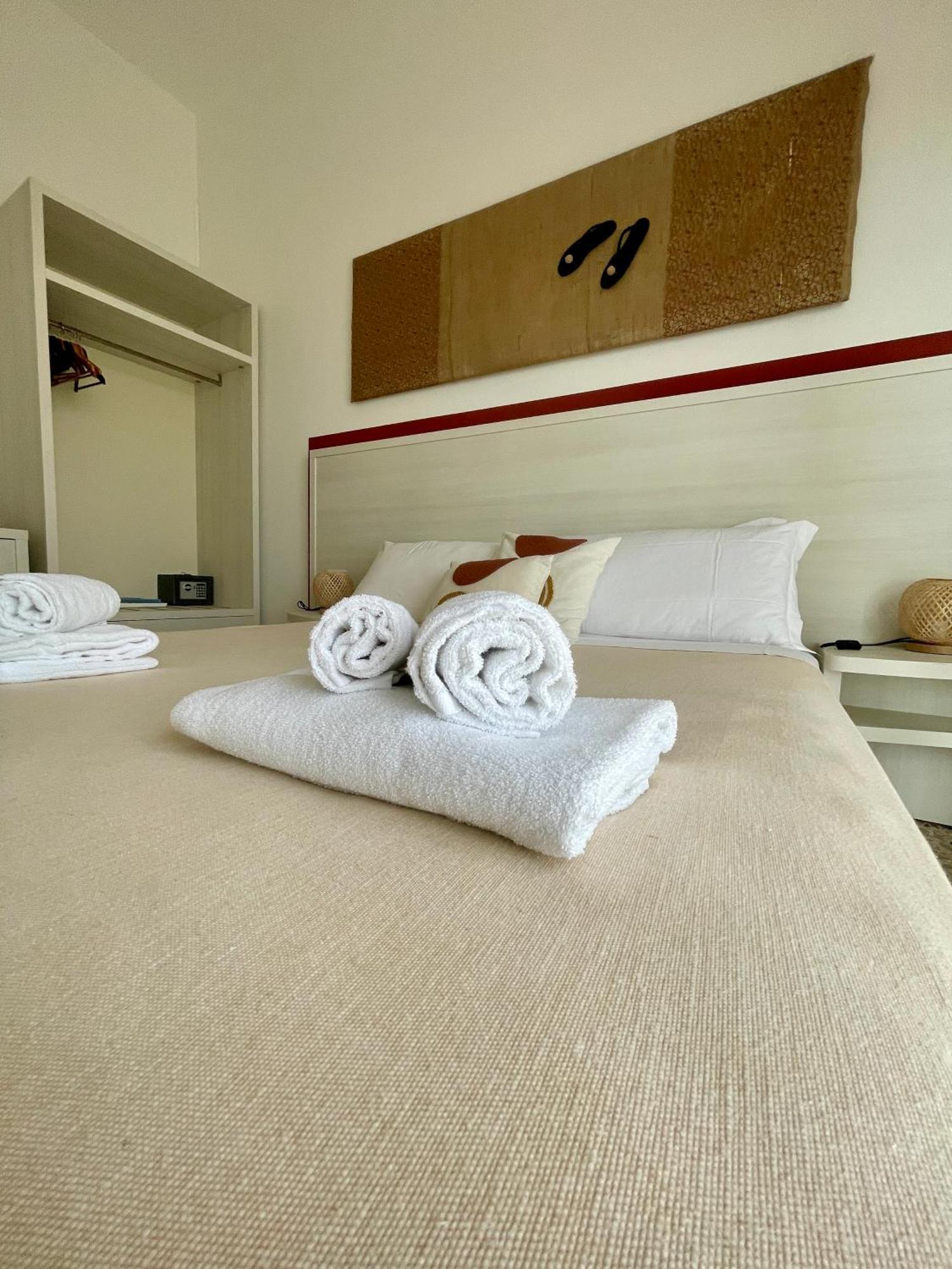 Hotel Maluentu Putzu Idu Buitenkant foto