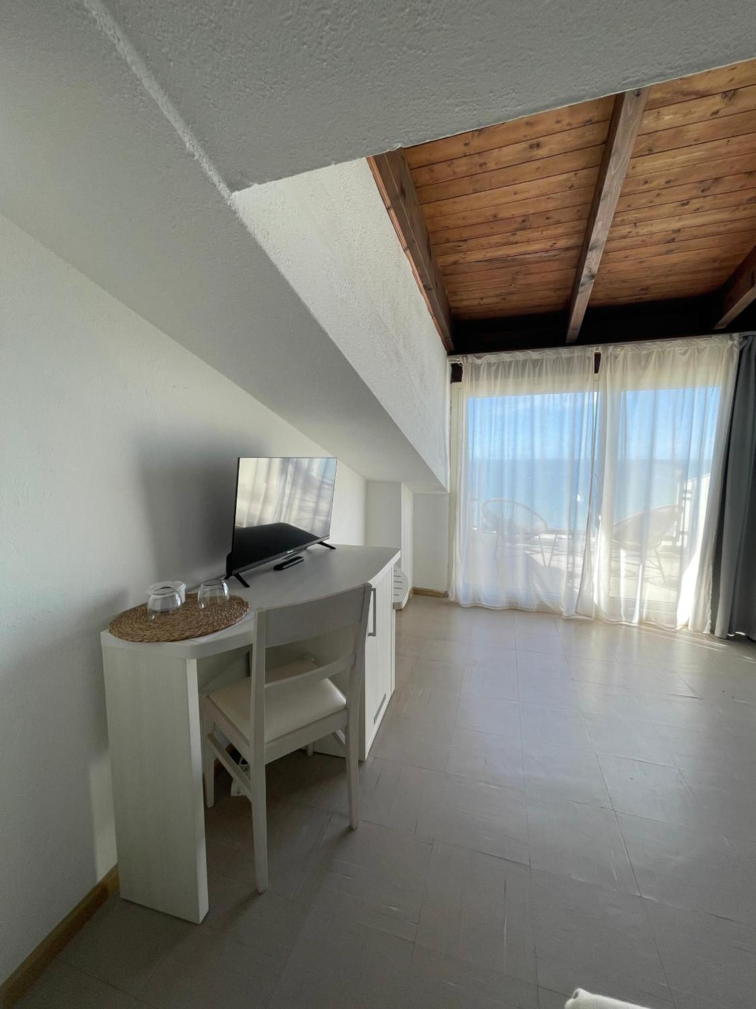 Hotel Maluentu Putzu Idu Buitenkant foto