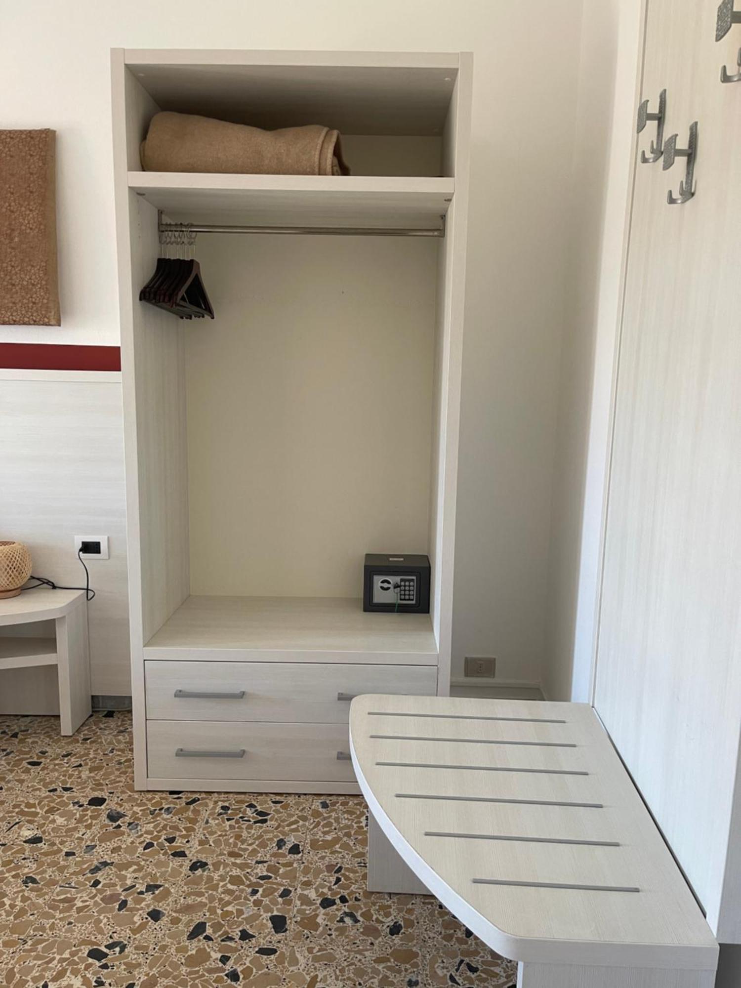 Hotel Maluentu Putzu Idu Buitenkant foto