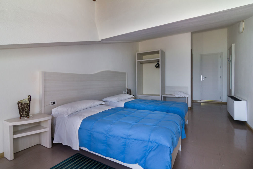 Hotel Maluentu Putzu Idu Buitenkant foto